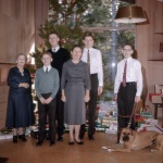 Joyce, boys & Lenna w Christmas tree, P.Bch., 12/25/1960
